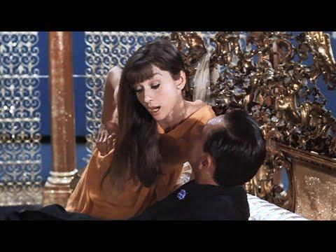 Paris When It Sizzles fragman