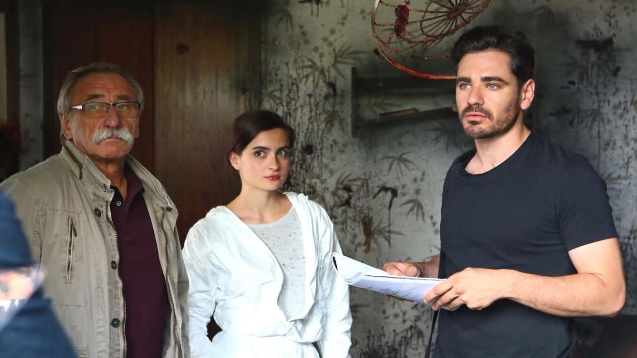 Einstein – Případy nesnesitelného génia backdrop