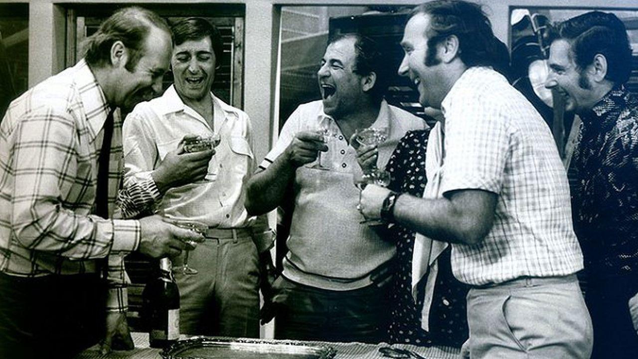 Tridsaťdeväť stupňov v tieni backdrop