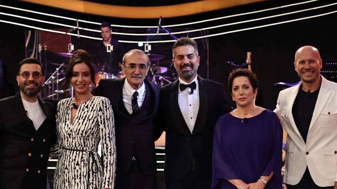 Sen Türkülerini Söyle backdrop