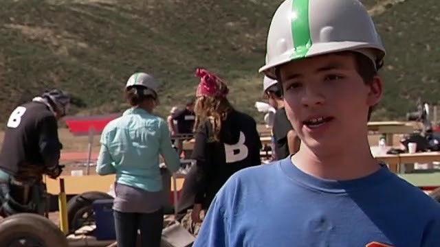 Crane Wreck: Surfers vs. Techies