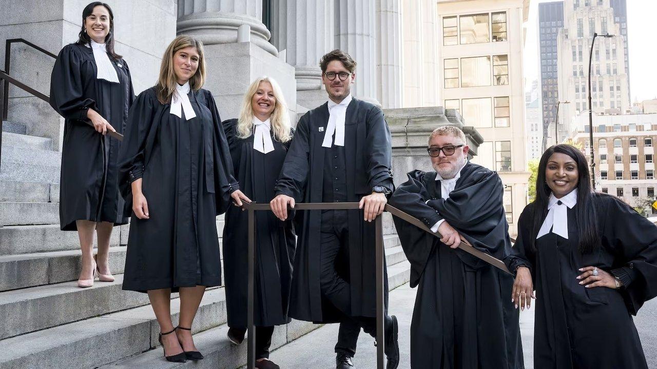 À ma défense backdrop