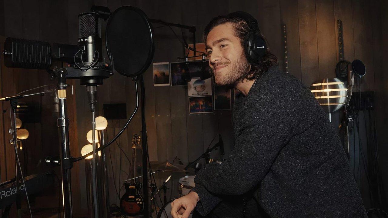 This Is Benjamin Ingrosso backdrop