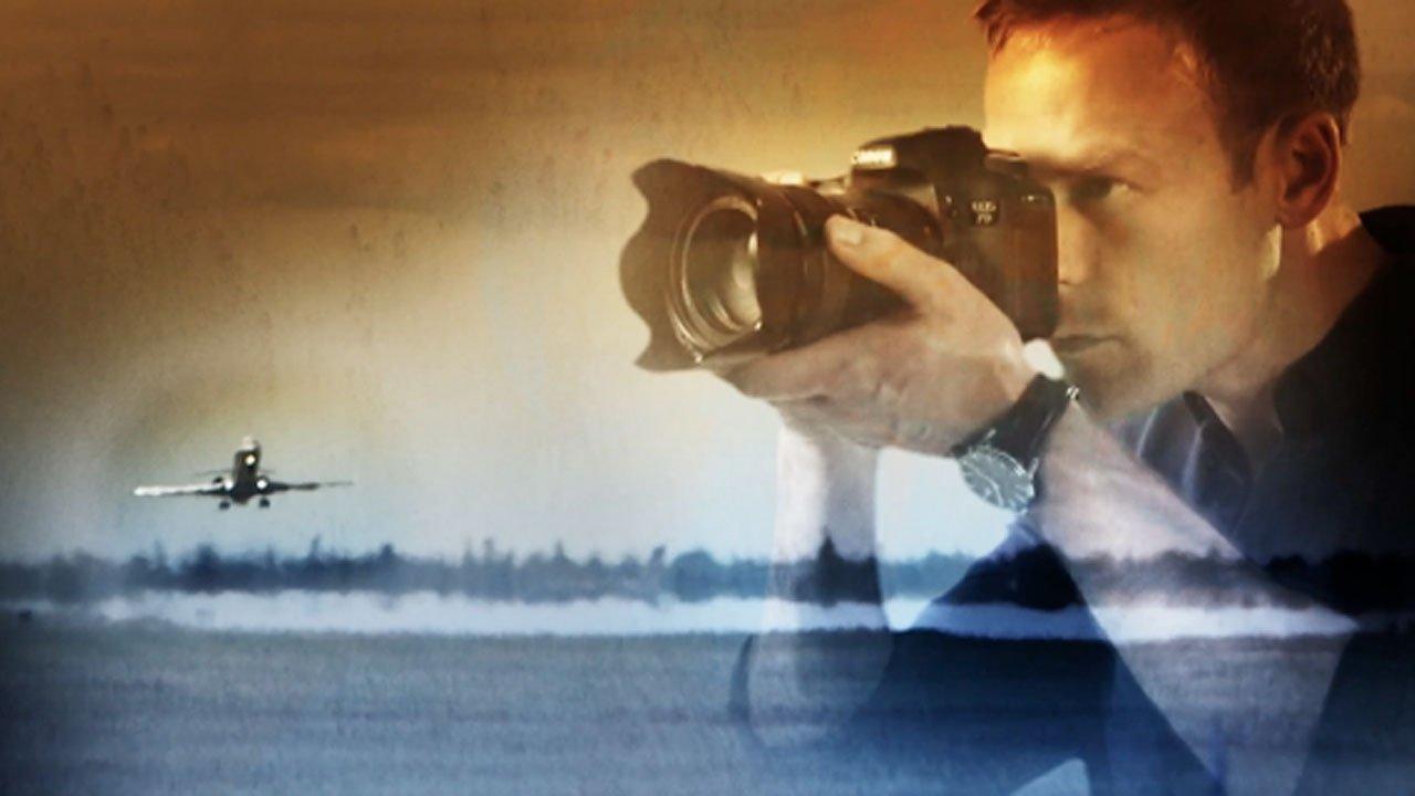 Eftersøgt - med Kristian Bech backdrop