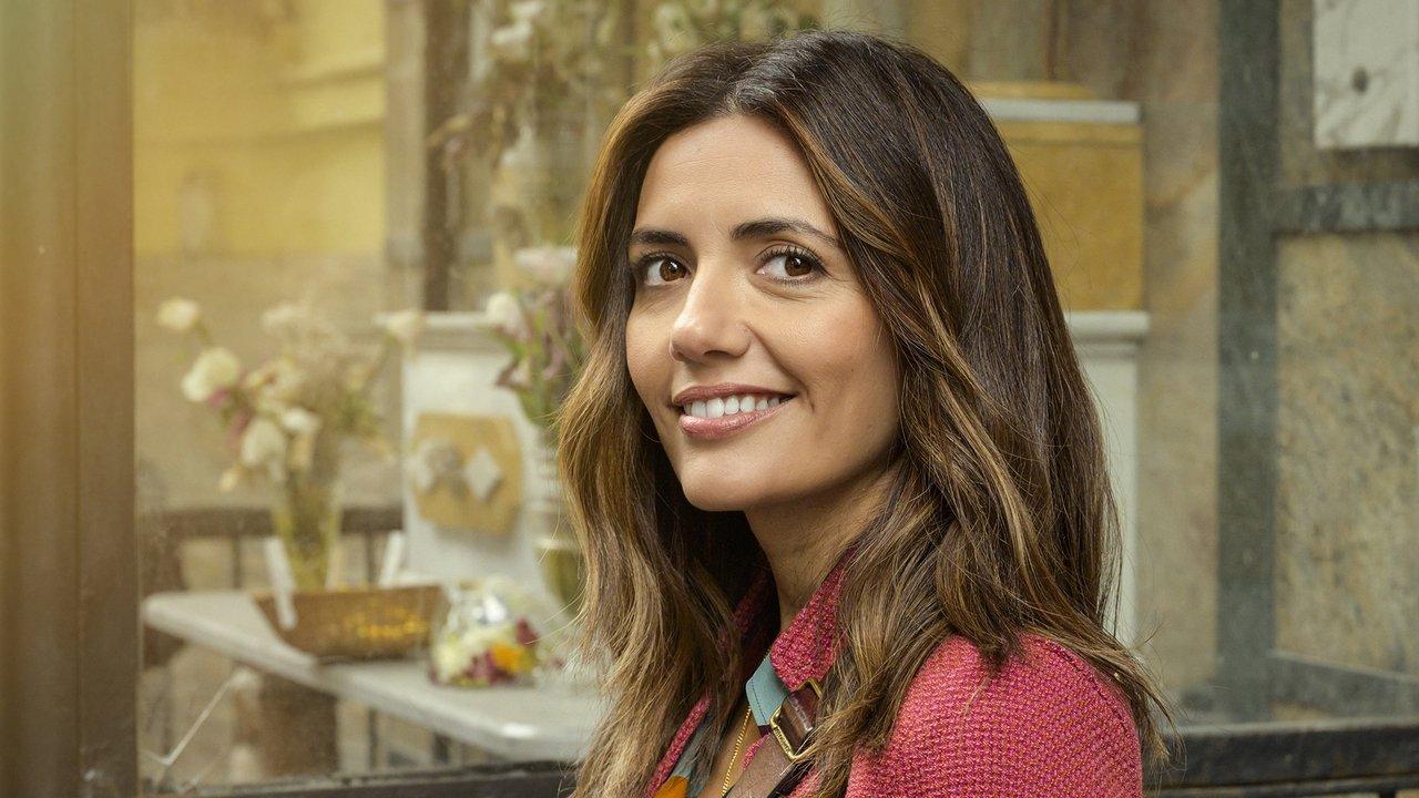 Mina Settembre backdrop