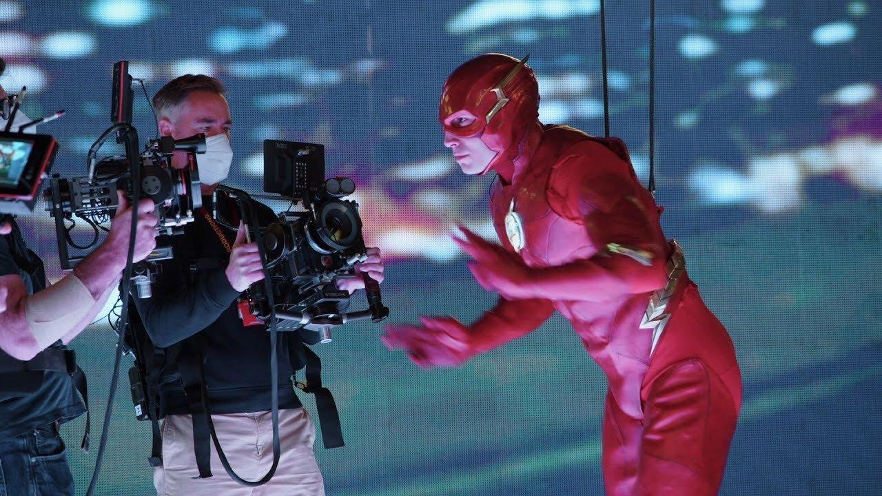 Making The Flash: Worlds Collide backdrop