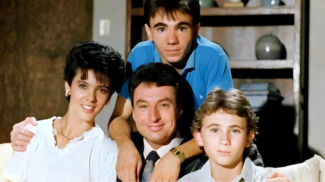 Papá Soltero backdrop