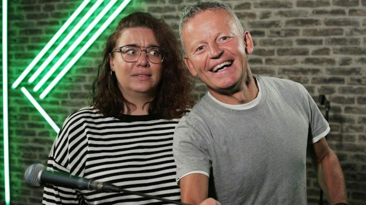 Komiker for en aften backdrop