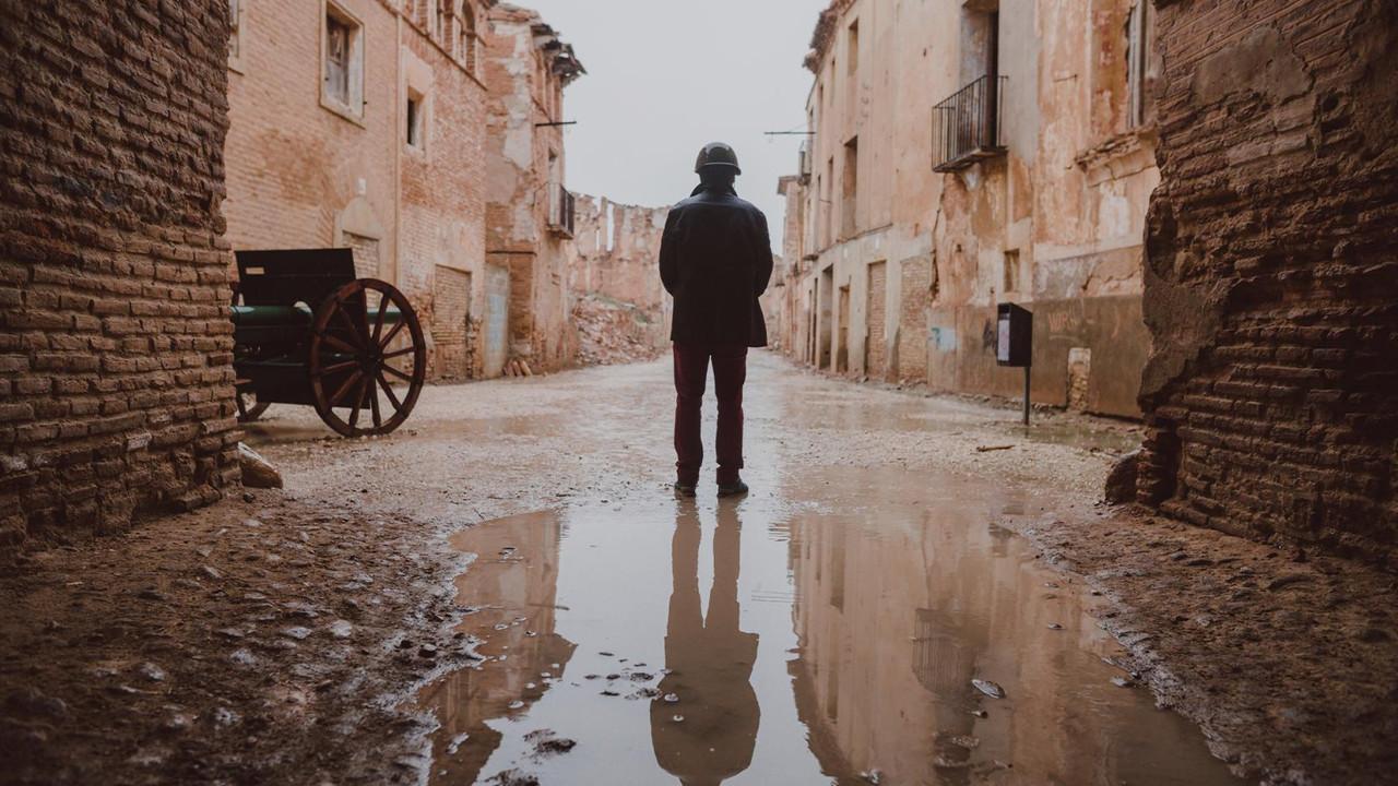 España: Ensayo de una guerra backdrop