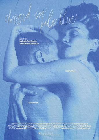 V bleděmodré oblečeni film afişi