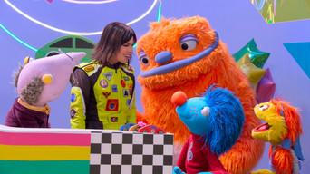 Race Car Roxy / Helpsters Go to the Beach