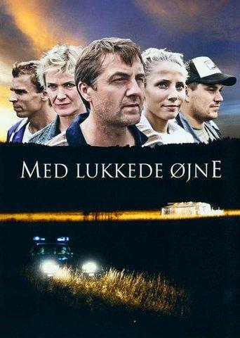 Med lukkede øjne film afişi