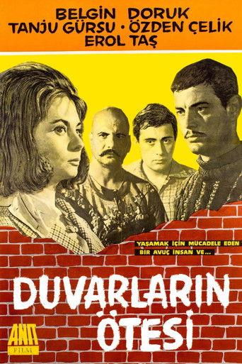 Duvarların Ötesi film afişi