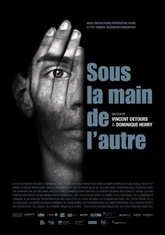 Sous la main de l'autre film afişi