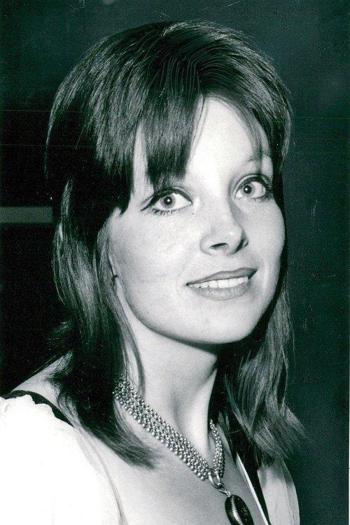 Anna Calder-Marshall fotoğrafı