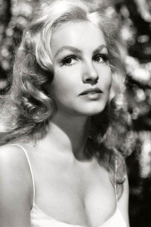 Julie Newmar fotoğrafı
