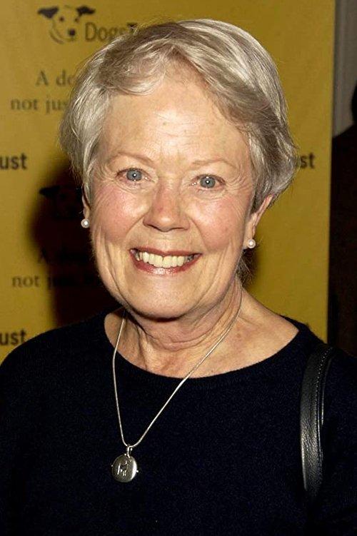 Annette Crosbie fotoğrafı