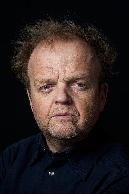 Toby Jones fotoğrafı
