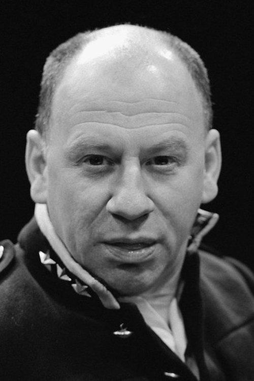 Emrys James fotoğrafı