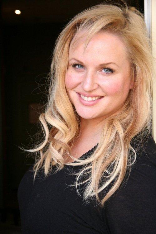 April Telek fotoğrafı