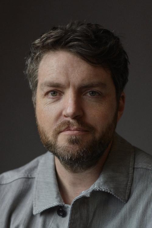 Tom Burke fotoğrafı