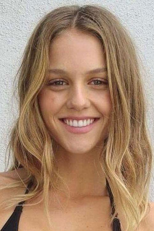 Isabelle Cornish fotoğrafı