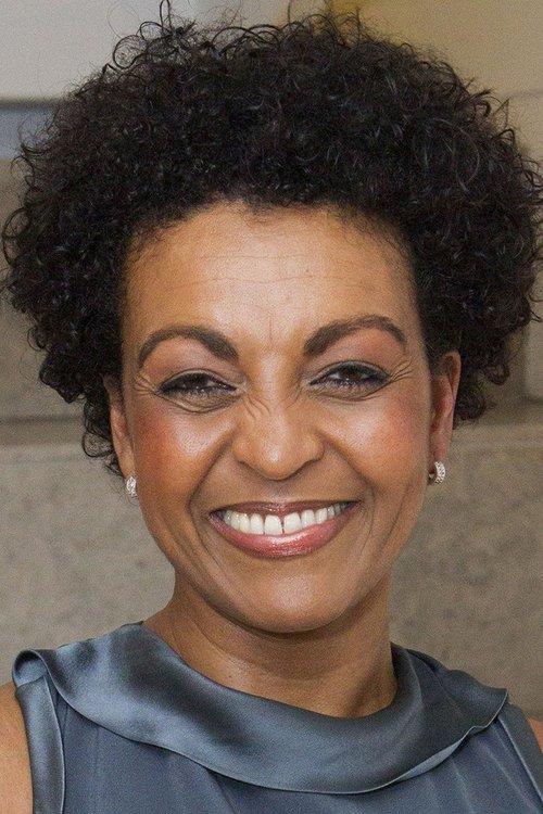 Adjoa Andoh fotoğrafı