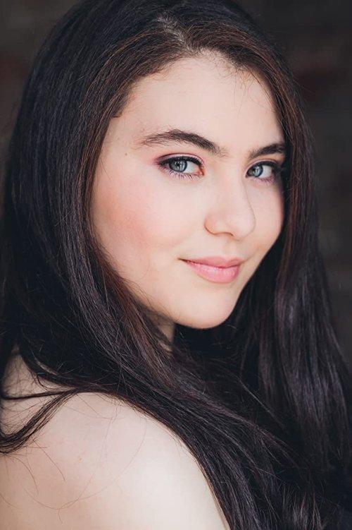 Lilla Crawford fotoğrafı
