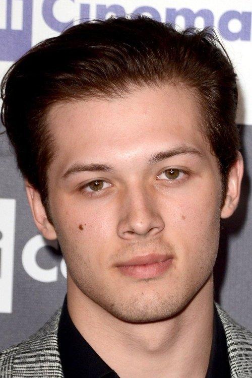 Leo Howard fotoğrafı