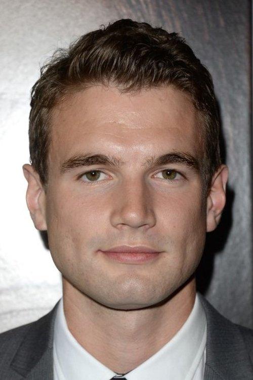 Alex Russell fotoğrafı