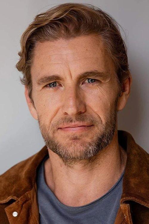 Brett Tucker fotoğrafı