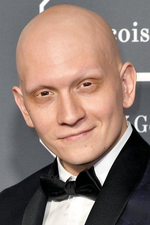 Anthony Carrigan fotoğrafı