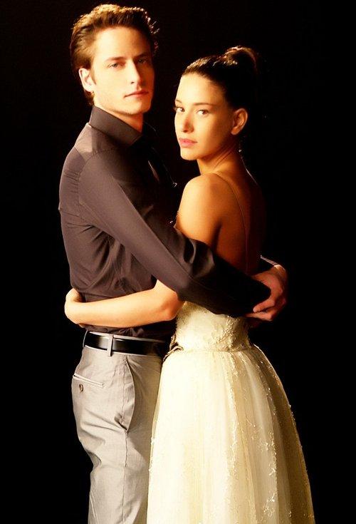 על קצות האצבעות dizi afişi