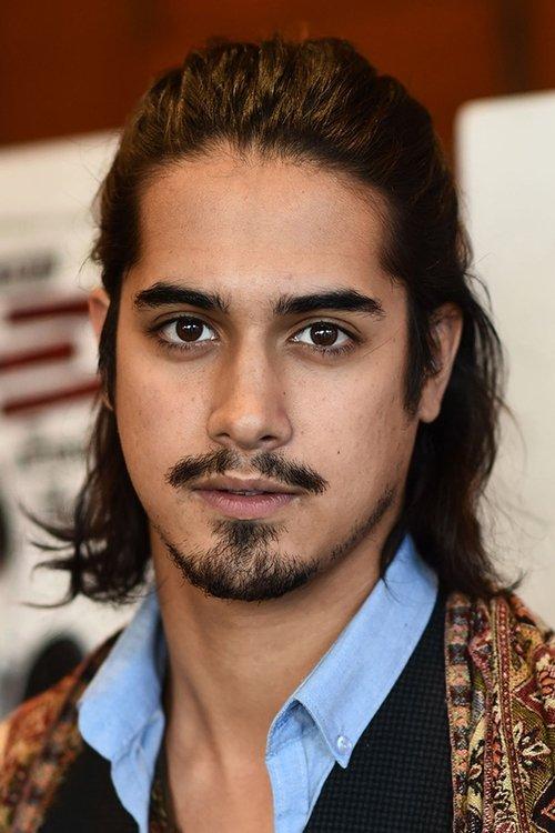Avan Jogia fotoğrafı
