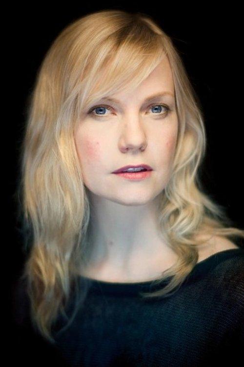 Laura Harris fotoğrafı