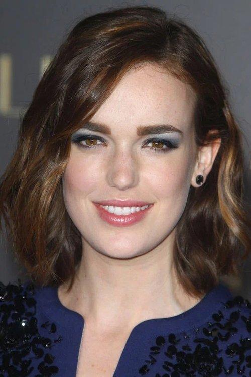 Elizabeth Henstridge fotoğrafı