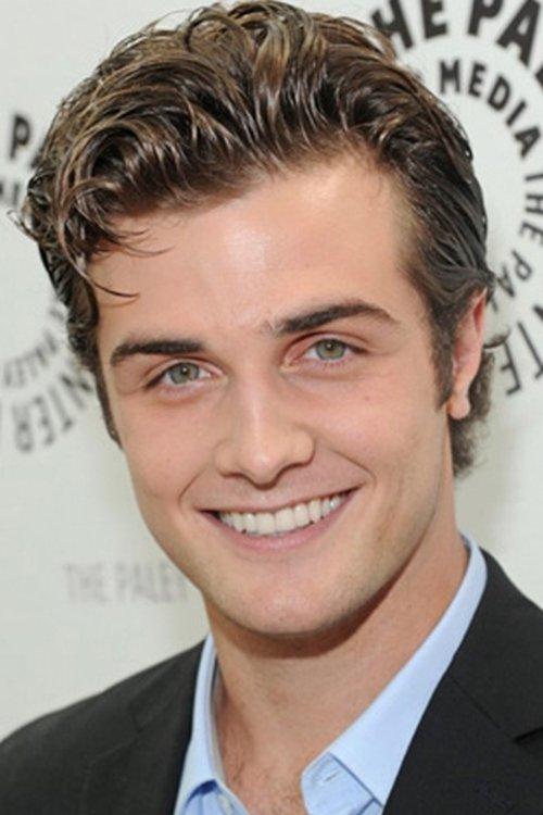 Beau Mirchoff fotoğrafı