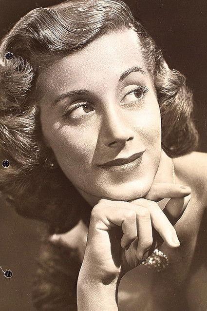 Joan Alexander fotoğrafı