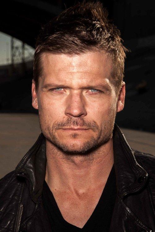 Bailey Chase fotoğrafı