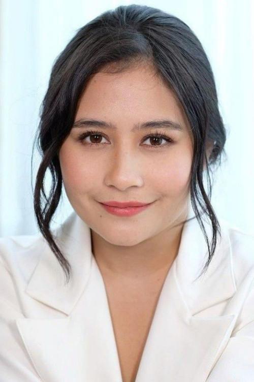 Prilly Latuconsina fotoğrafı