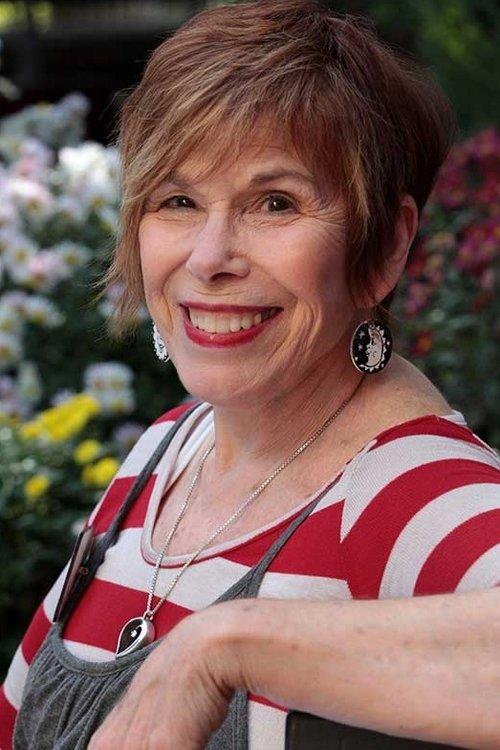 Mona Marshall fotoğrafı