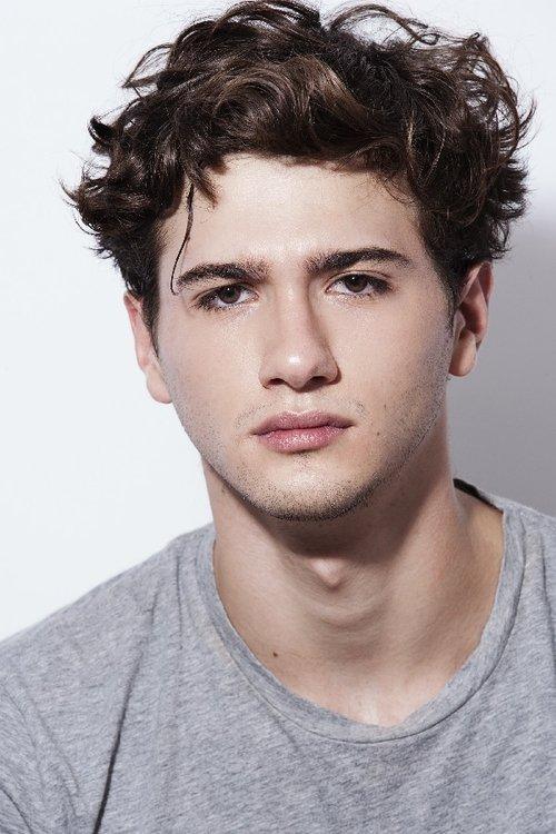 Alex Fitzalan fotoğrafı