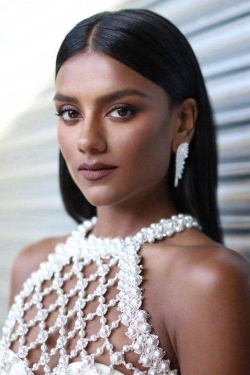 Simone Ashley fotoğrafı