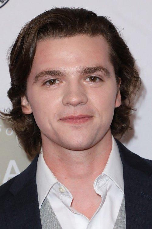 Joel Courtney fotoğrafı