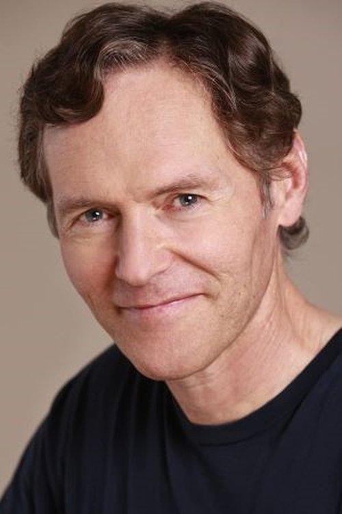 Michael Gough fotoğrafı