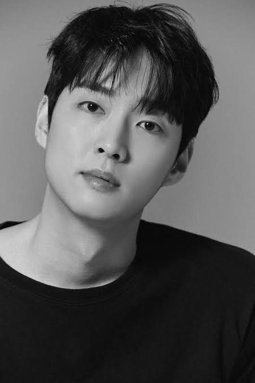 Kang Young-suk fotoğrafı