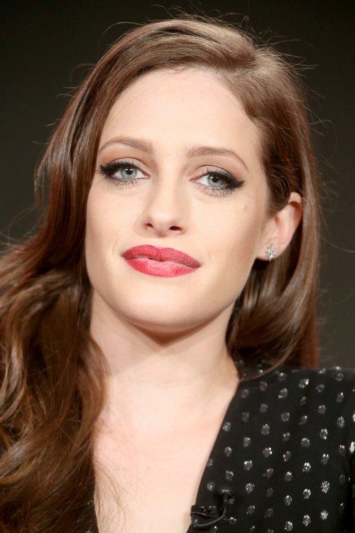 Carly Chaikin fotoğrafı