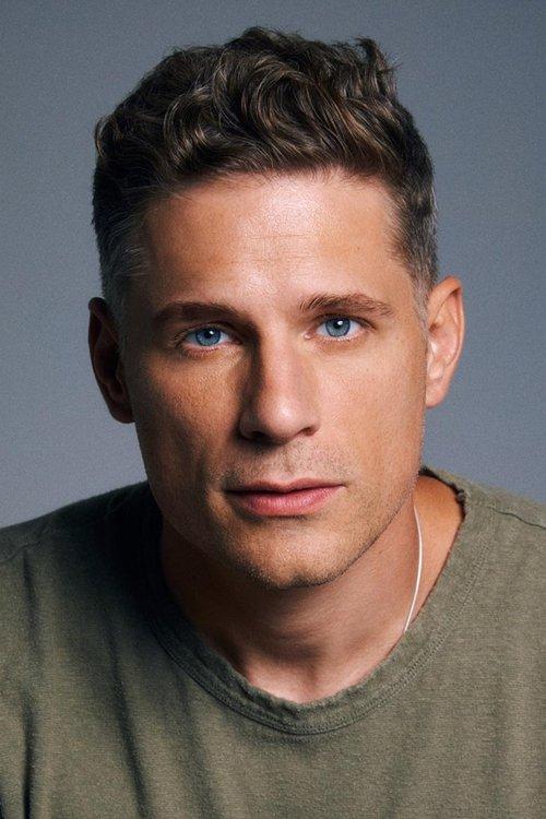 Matt Lauria fotoğrafı