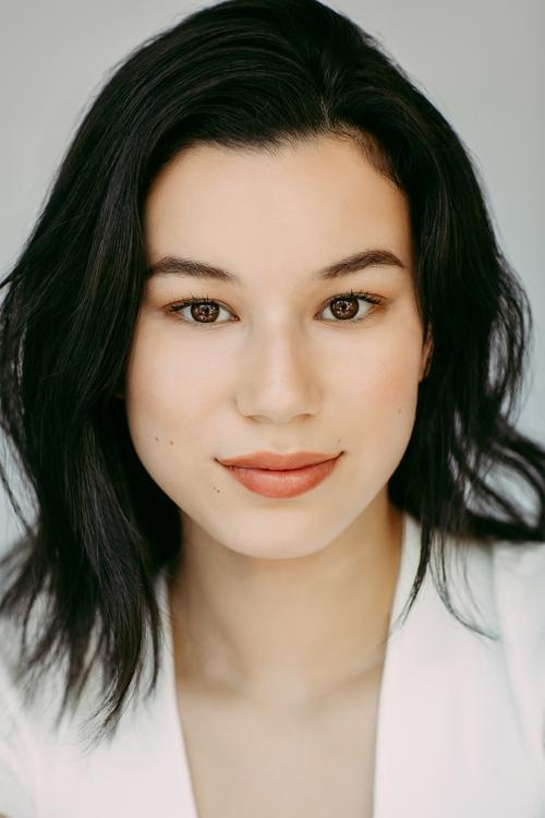 Mya Lowe fotoğrafı