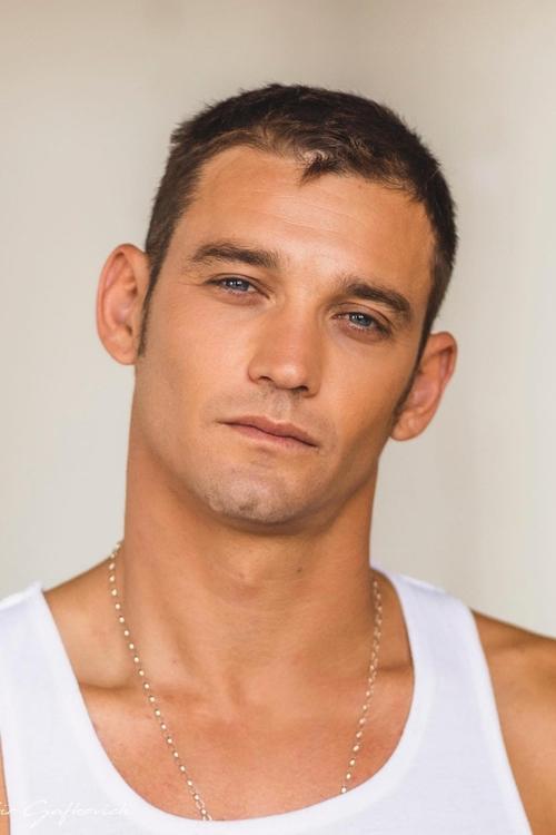 Dean Miroshnikov fotoğrafı